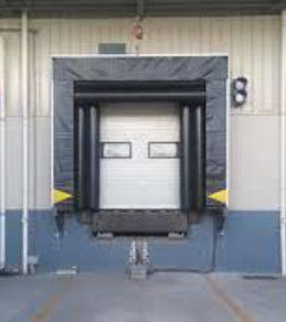 2000*2000*500 mm Platform Boyutu Dock Leveler Dinamik Yük 6800kg/Stik Yük 13600kg Ve Depo Yükleme için 16mm Dudak Kalınlığı