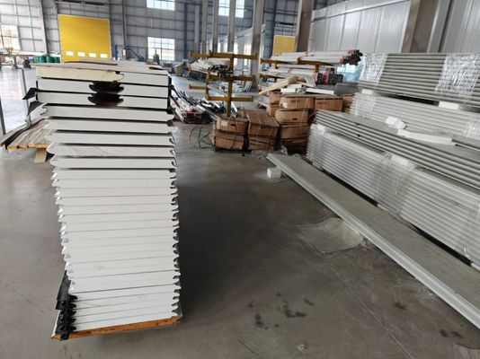 satın al Gün ışığı ve görünürlük için çeşitli pencere seçenekleri ile bölümsel garaj kapıları online manufacture