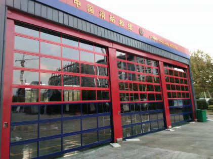 Yangın koruma sergi salonları için şeffaf alüminyum endüstriyel bölüm kapıları