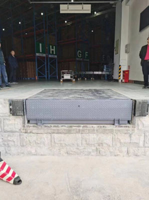 Grey Truck Hidrolik Dock Leveler, kolay yükleme ve boşaltma için IP55