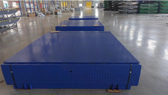 Mavi Dev Hidrolik Dock Leveler Otomatik püskürtme hattı Özel Renk ISO 9001