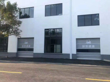 PVC Film Endüstriyel Hızlı Kapı Otomatik Yüksek Hızlı Hızlı Dolap Kapıları İnsanlar İçin Forkliftler