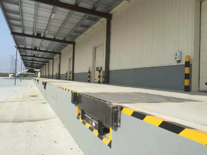 Dayanıklı Hidrolik Dock Leveler kolay işleme İndirim yükleme Dock Truck Levelers