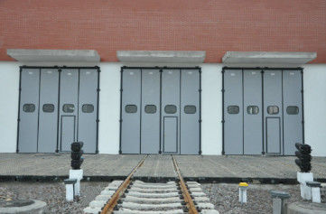Galvanizli çelik Endüstriyel Katlanabilir Kapılar Demiryolu EMU Bakım İstasyonu Kapılar