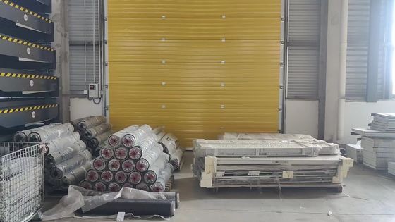 Güç ve dayanıklılık için galvanizli çelik ile bölümlü garaj kapıları