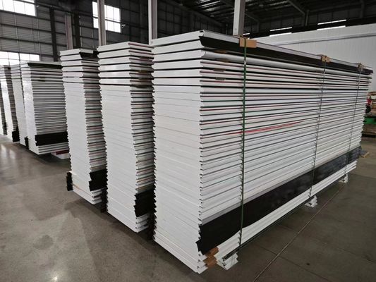 İyi mühürlenme için her tarafta EPDM mühürleme şeridi olan bölümsel garaj kapıları