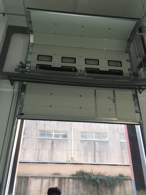 Otomatik Isıtma Metal Boyalı Çelik Plak Dış Bölümsel Kaydırıcı Yükseltme Yukarı Kapı