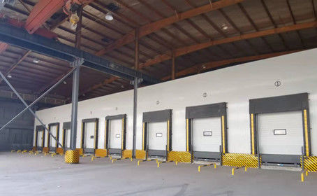 Endüstriyel Otomatik İzole Metal Sandviç Paneli Çelik Dış Bölüm Kaydırıcı Asansör Üst Garaj Yüklü Kapı