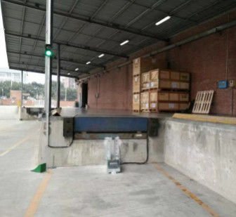 Ağır Görevli Hidrolik Dock Leveler Depo Yükleme Bayları Otomatik Kontrol