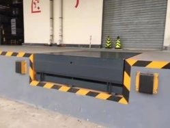 Yumuşak yükleme işlemleri için enerji verimli hidrolik rıhtım seviyeleyicisi