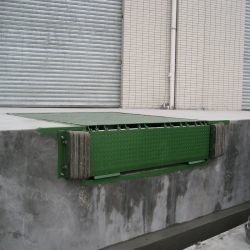 Depo verimliliği için hızlı ayarlama özellikleri ile Endüstriyel Dock Leveler