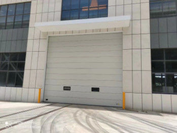 Soğuk depolama için yalıtımlı bölümsel garaj kapısı uzaktan kumanda seçenekleri