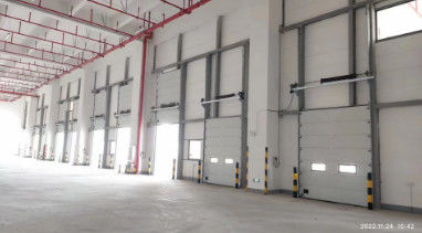 İzole Endüstriyel Bölüm Kapıları RAL9006 / RAL9002 Depo için Renk